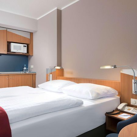 Ramada By Wyndham Hannover Messe Laatzen Exterior photo