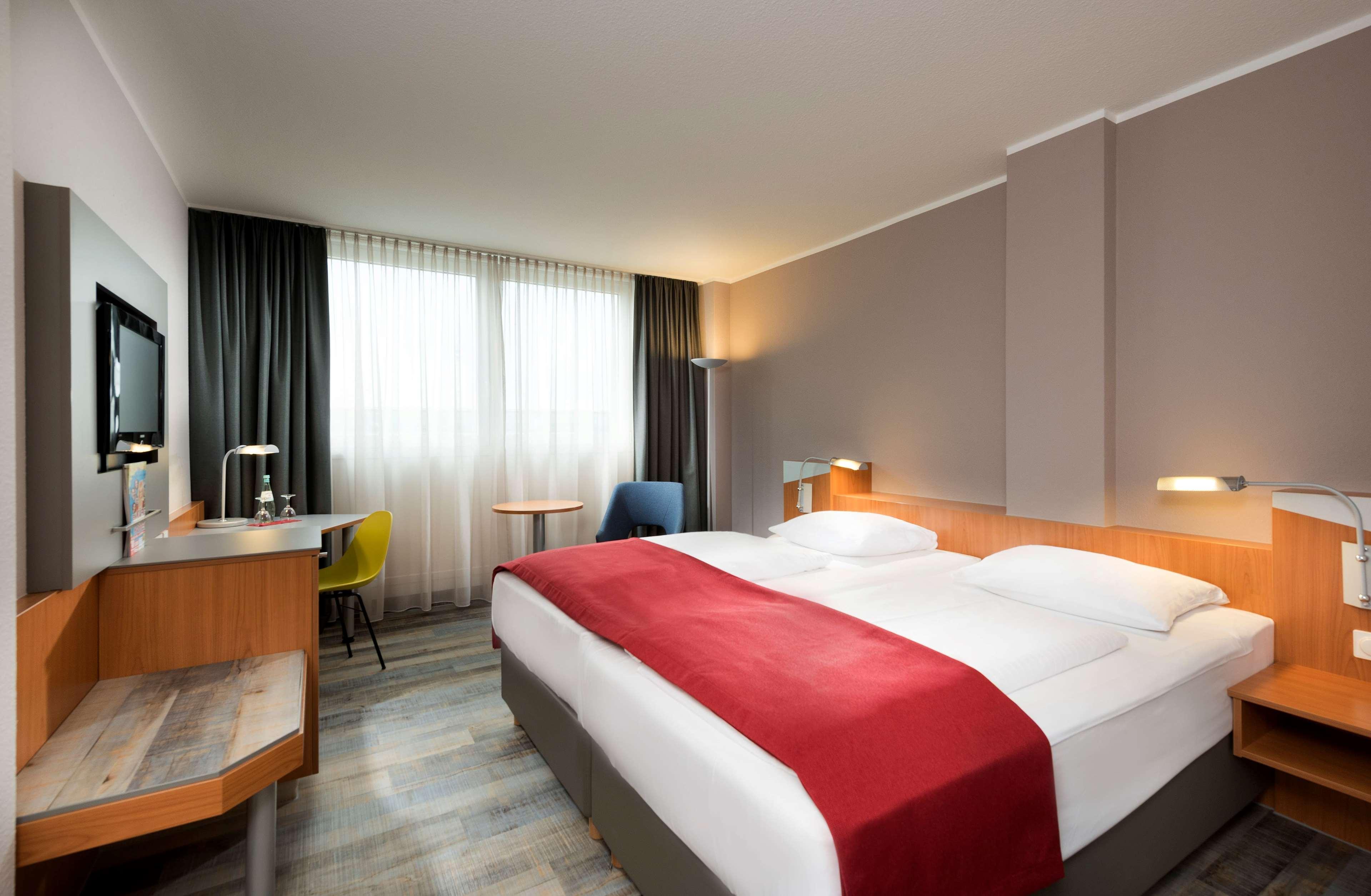Ramada By Wyndham Hannover Messe Laatzen Exterior photo