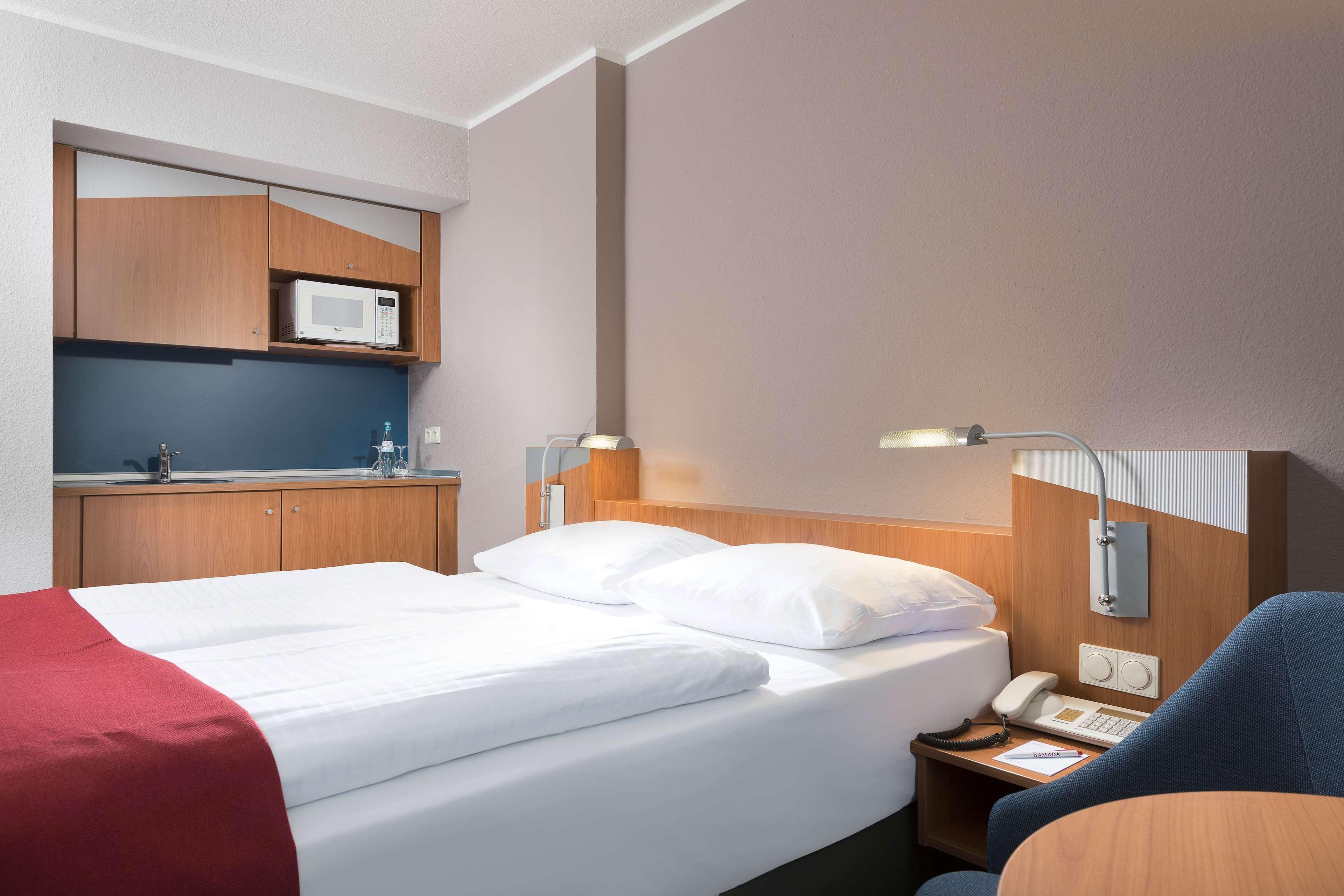 Ramada By Wyndham Hannover Messe Laatzen Exterior photo
