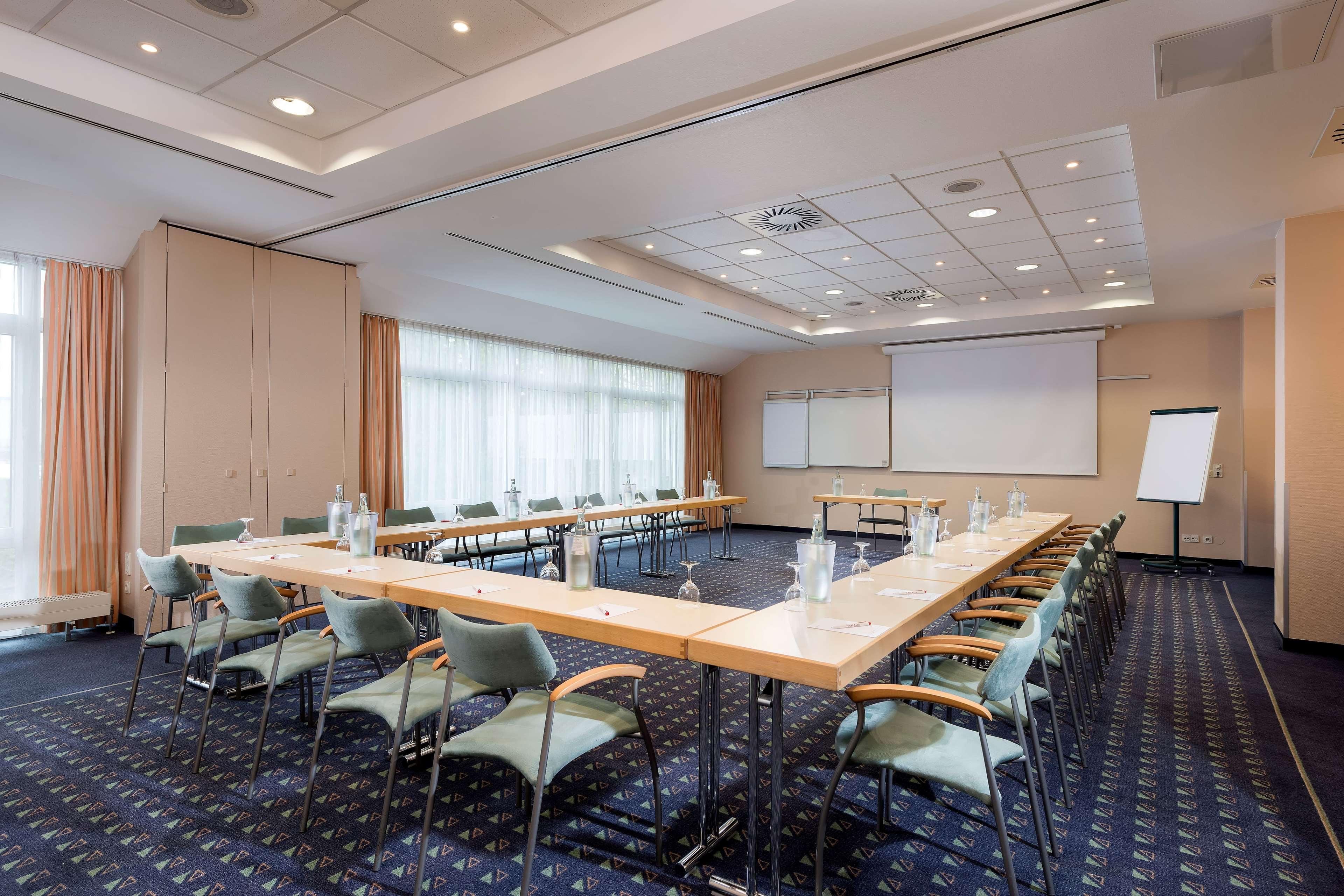 Ramada By Wyndham Hannover Messe Laatzen Exterior photo